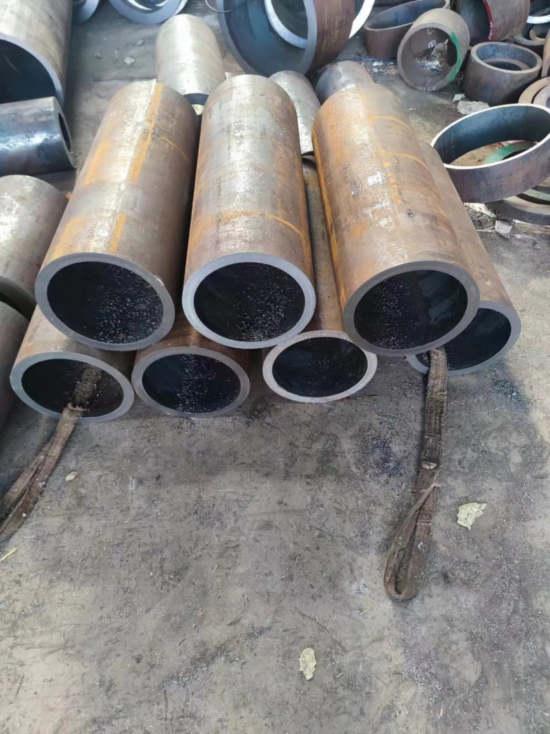 方城方城方城12Cr1MovG无缝钢管切割